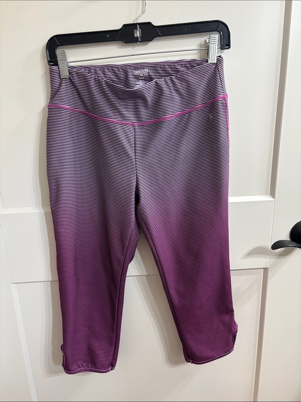 Danskin Purple Ombre Capri Leggings with Pink Stitching